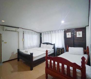 Samphao Lom House | Moradok Thai Guesthouse