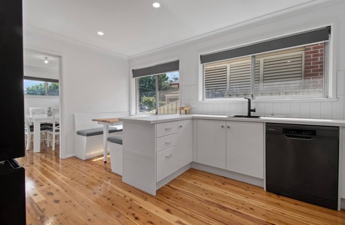 Wagga Wagga House | Morgan Abode - Walk to CBD, Modern Escape