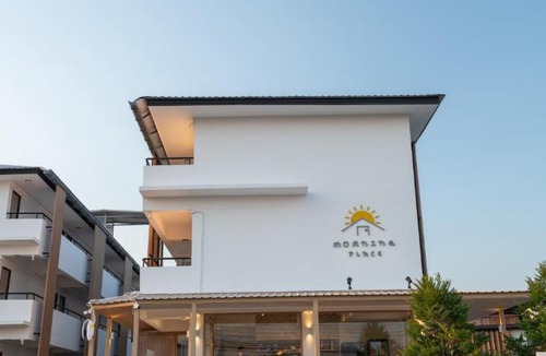 Krathum Lom Hotel | Morning Place