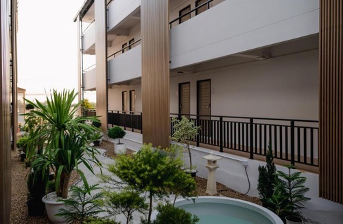 Krathum Lom Hotel | Morning Place