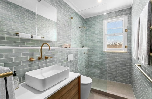 Mosman Apartment | Mosman - BRAD4 - Bradleys Head Road - Renovated 2BR with Sunroom, Parking Harbour Views Near Balmoral Beach