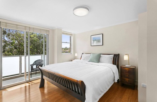 Mosman Apartment | Mosman - MUS21 - 2BR Apartment with Harbour Views Parking Near South Mosman Ferry