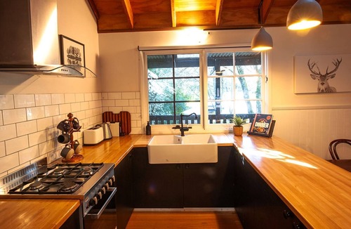Blackheath House | Mountain Den | Charming pet friendly mountains cottage!