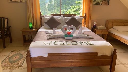 Anse Volbert Village House | Mountain Lodge