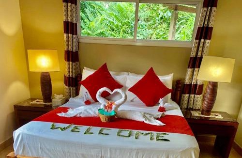 Anse Volbert Village House | Mountain Lodge