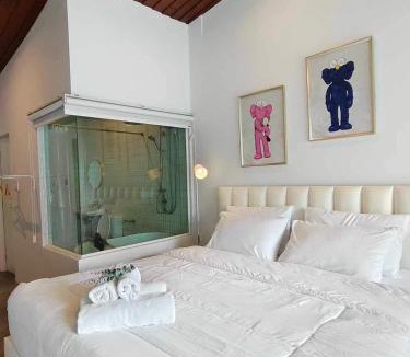 Bangkok City Centre Apartment | Mr Black & Ms White -Self Check in accommodation