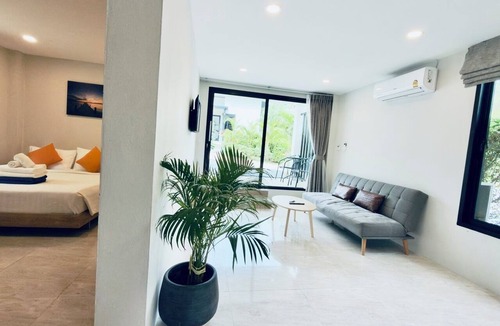Haad Pleayleam Hotel | Naiwok Hills