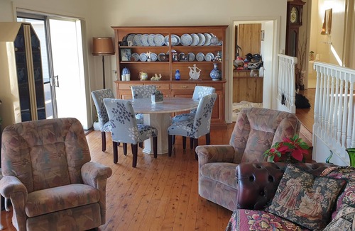 Kiama Downs House | Neat family home with lots to do at your door step with great view and air con