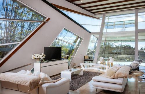 Roble Villa | Nebulae Loft Design Stay with Jacuzzi & Firepit