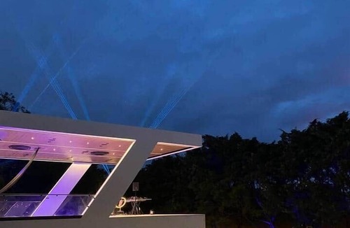 Roble House | Nebulae - Water Cube Suite & YogaDeck