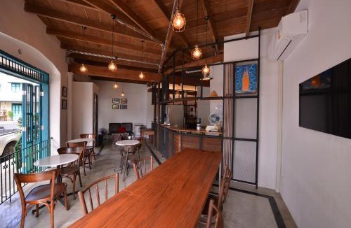 San Chao Pho Suea Bed & Breakfast | Neighbor Phuthon