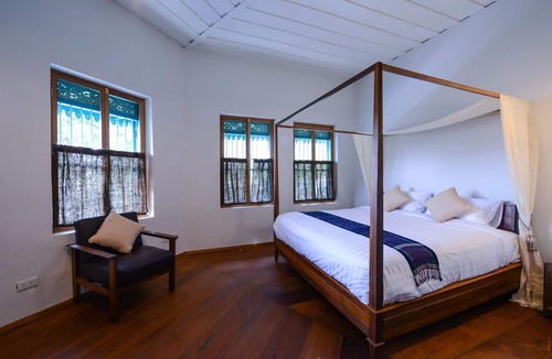 San Chao Pho Suea House | Neighbor Phuthon