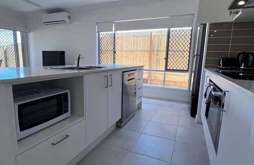 Flagstone House | New house(Master with ensuite and A/C)2 Bath