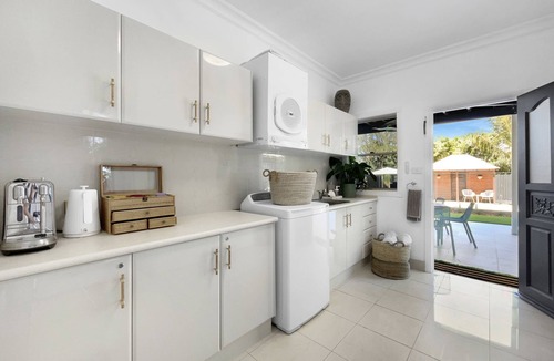Golden Beach House | NEW Luxurious 4 Bed Mediterranean Oasis with Pool