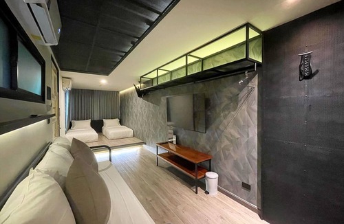 Muang Hotel | Nights in a Box