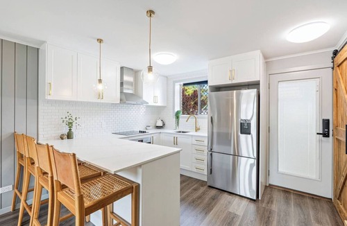 Torquay Apartment | Oaklight on Truro Steps to Torquay Beach and Dining