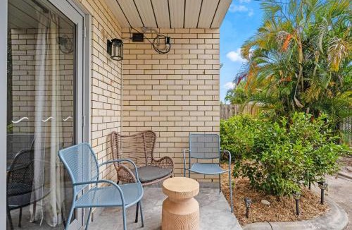 Torquay Apartment | Oaklight on Truro - Steps to Torquay Beach and Dining