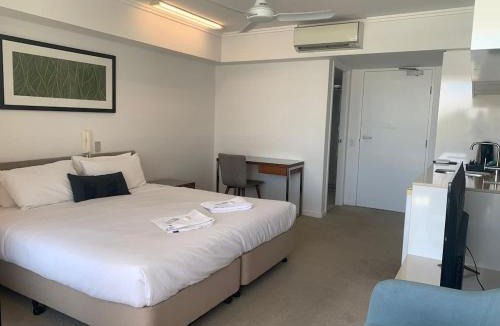 Mackay Apartment | Oaks Carlyle - Modern Studio Near Mackay CBD