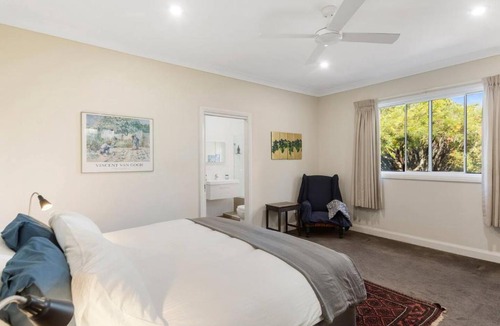 East Corrimal House | Ocean Blue Escape - Beachside Living & Granny Flat