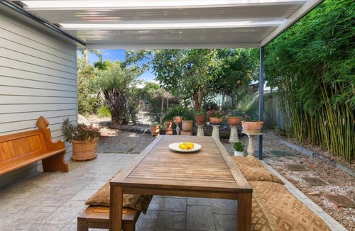 East Corrimal House | Ocean Blue Escape - Beachside Living & Granny Flat