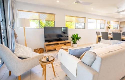 Agnes Water Apartment | Ocean Breeze, Beach Access, Pool and Free Parking