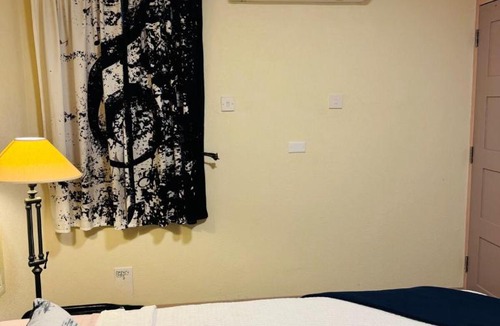 Harrismith House | Ocean View 4BR Rooftop Ent 5 Min to Beach