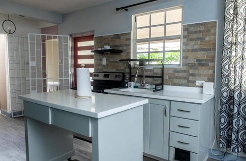 Harrismith House | Ocean View 4BR Rooftop Ent 5 Min to Beach