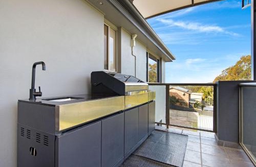 Catalina House | Ocean View Coastal Breeze - Deck & BBQ in Catalina