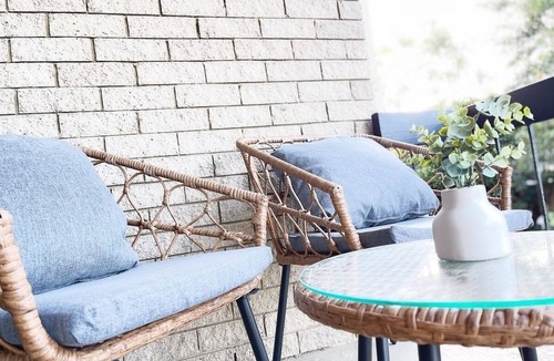 Batehaven Apartment | Oceanfront | 2BR Sleeps 4 | Free Parking + Netflix