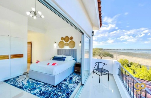 El Centenario House | Oceanfront Escape: Pool, BBQ, & Sunset Views