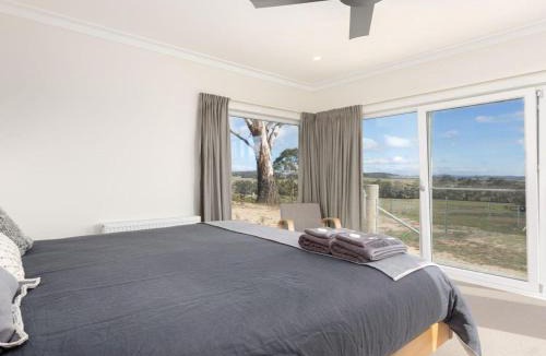 Durran Durra House | On a Hill