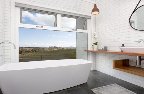 Durran Durra House | On a Hill