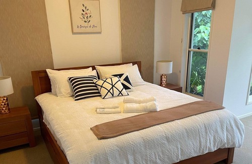 Valdora House | On the 11 th January I broke my ankle in 3 places . Guests were shocked !
