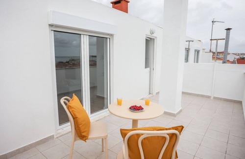 Cacilhas Apartment | One bedroom Apt | Almada | Balcony w/River Views by Lisbeyond