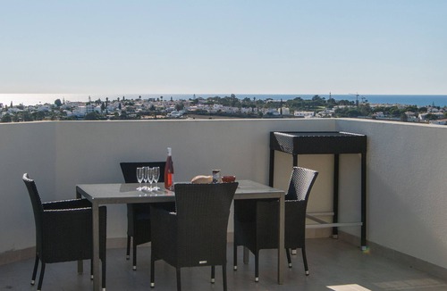 Patroves House | Only two steps from your front door to the pool