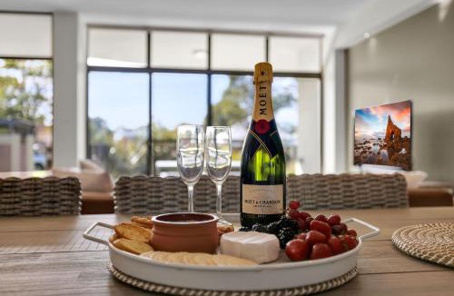 Huskisson Apartment | Our Beach House at Husky by Book Jervis Bay - Coastal Couples Escape