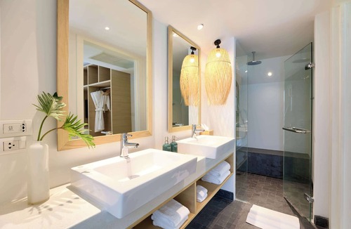 Cherngtalay Hotel | OUTRIGGER Surin Beach Resort
