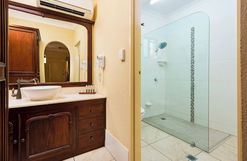 Roma Hotel | Overlander Homestead Motel