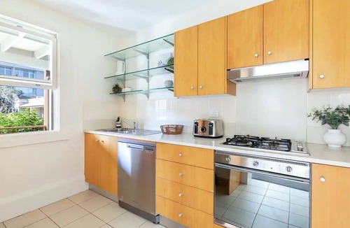 Glebe Apartment | Oversized Artdeco Apartment w 4m high ceilings