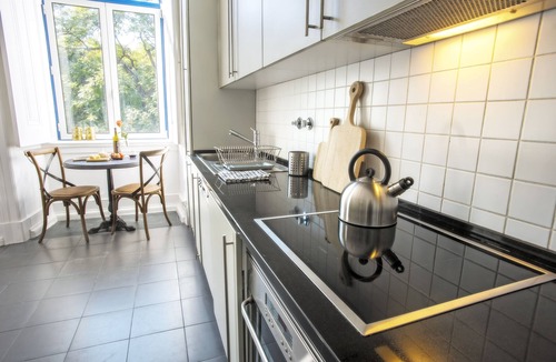 Santos Apartment | Palatial Waterfront Property Suitable For Groups