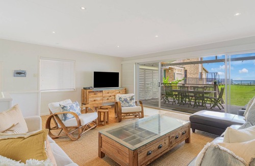 Palm Beach House | Palm Beach Shack - Absolute Beachfront Palm Beach - Pet Friendly (Upon Request) - Linen Provided!
