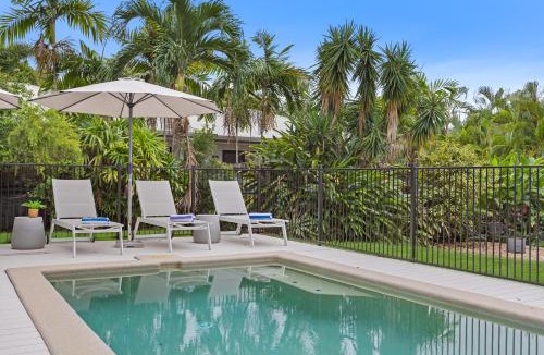 Palm Cove House | Palm Cove Retreat I heated pool I Family home