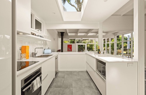 Avalon Beach House | 'Palmgrove' A Mid Century Modern House, Avalon Beach - Palm Trees, Nature & Close to the Beach!