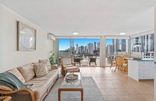 Surfers Paradise Apartment | Panorama Riverfront Surfers Paradise Retreat