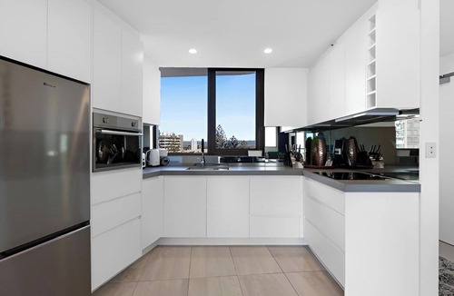 Surfers Paradise Apartment | Panoramic Oceanview @ Surfers Paradise - Close to everything!