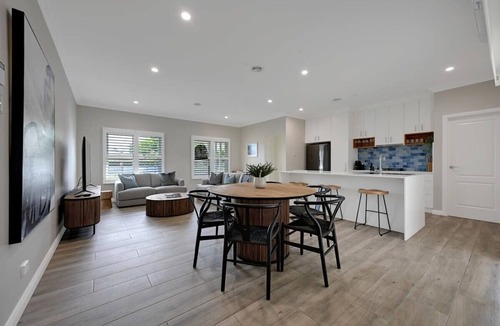 Orange House | Paradise on Prince. Pet Friendly. Walk to CBD.