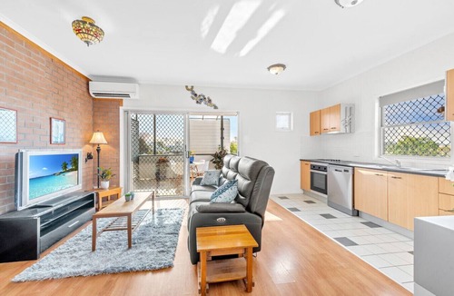 West End Apartment | Park & Explore Brisbane from a Prime Location