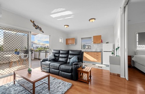 West End Apartment | Park & Explore Brisbane from a Prime Location