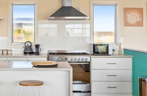 Goolwa Beach House | Peaceful Beachside Getaway with Two Living Areas – Sleeps 9
