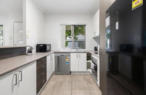Mount Warren Park House | Peaceful Retreat Near Shops & Cafés|Secure Parking